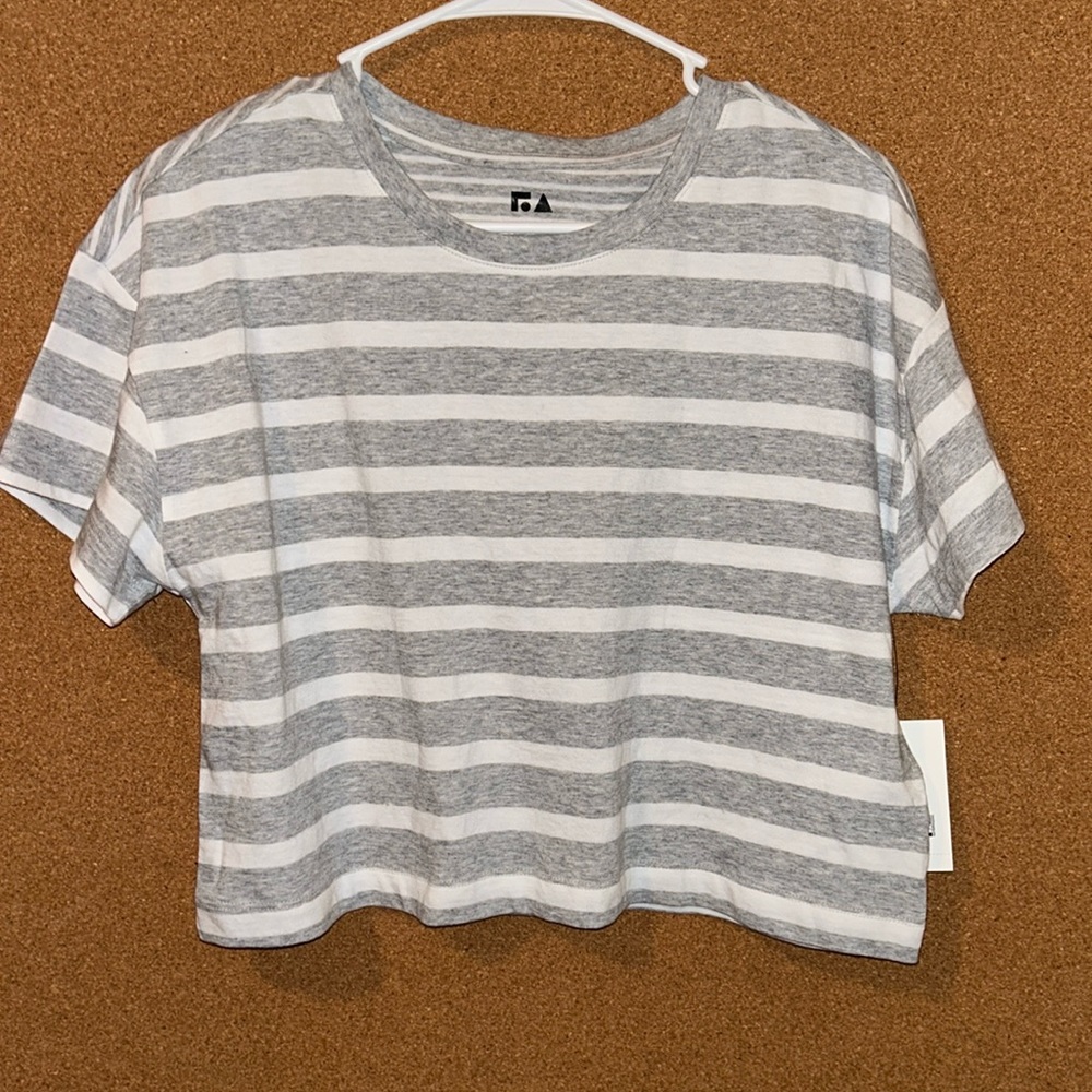Free Assembly Girls Short Sleeve Cropped Tee white and grey size XL (14/16)